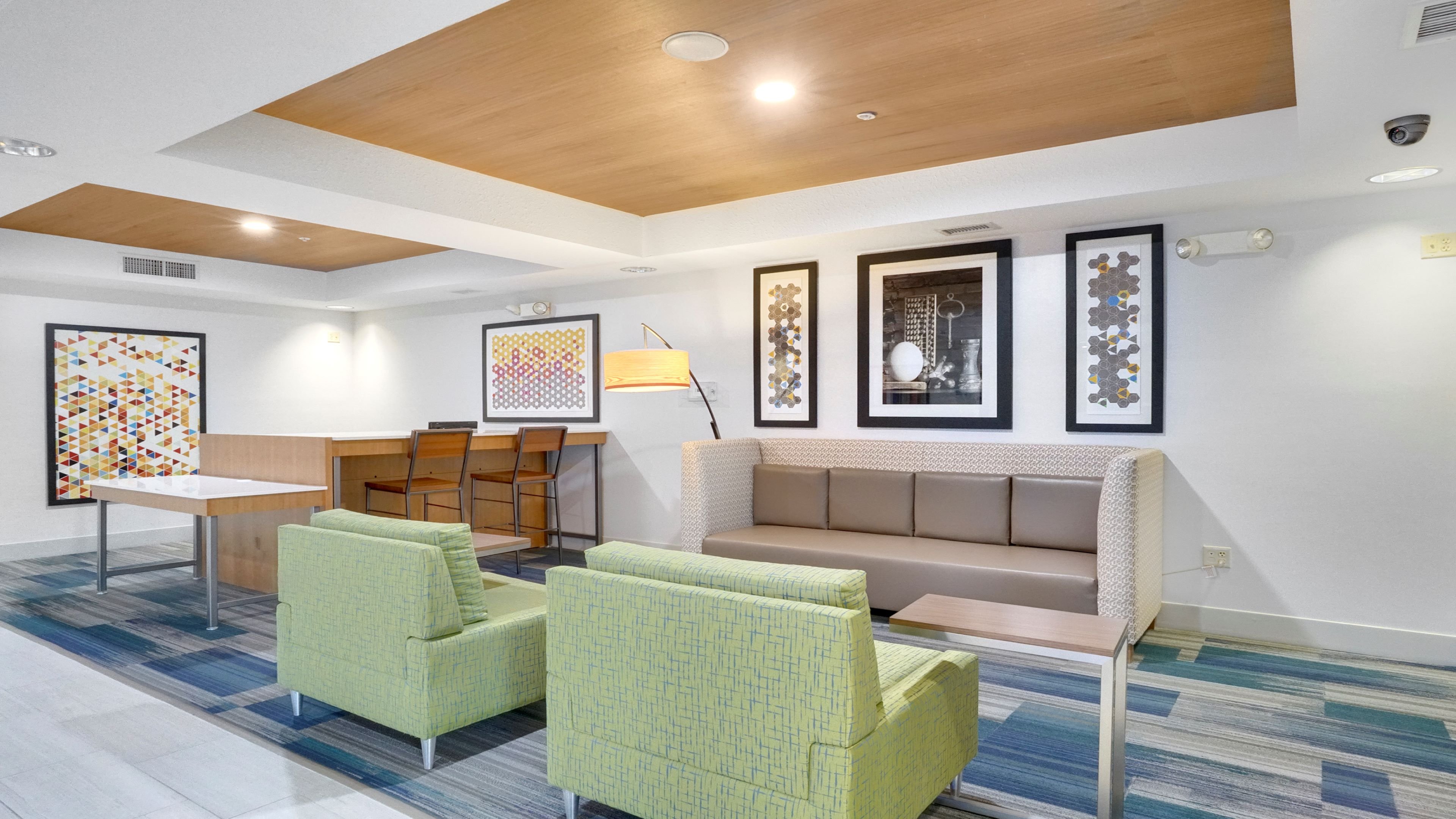 holiday inn express and suites portland by ihg