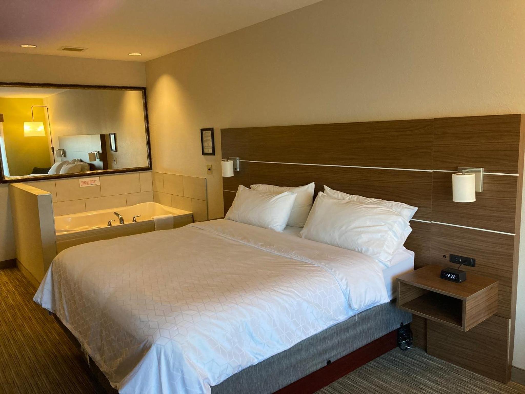 holiday inn express and suites portland by ihg