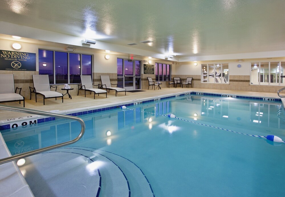 holiday inn express and suites portland by ihg