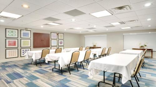 holiday inn express and suites portland by ihg
