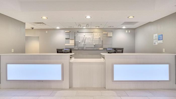 holiday inn express and suites portland by ihg