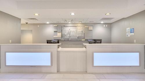 holiday inn express and suites portland by ihg