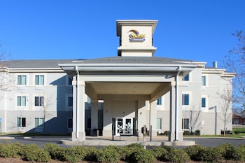 sleep inn and suites near liberty place i 65