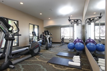 Holiday Inn Express Fort St John By Ihg,British Columbia>>Fort St. John,3 star