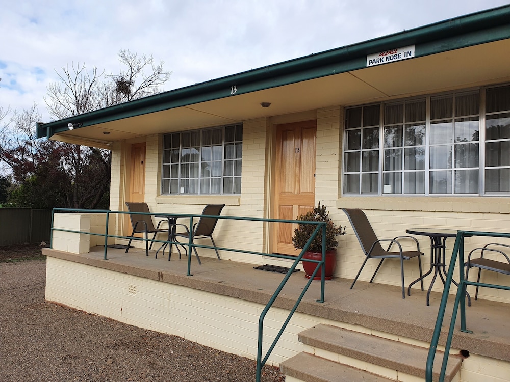 mcnevins tamworth motel
