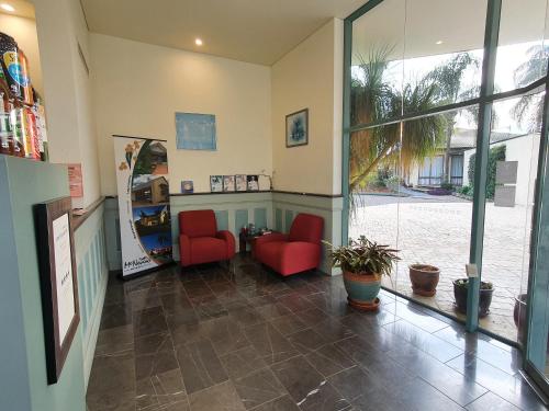 mcnevins tamworth motel