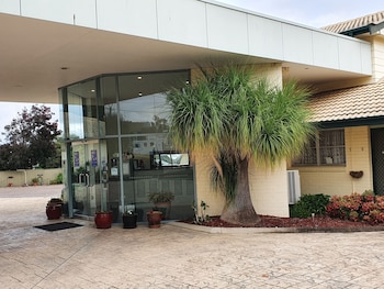 mcnevins tamworth motel