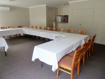 mcnevins tamworth motel