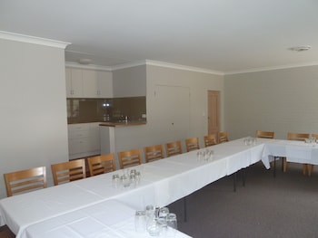 mcnevins tamworth motel