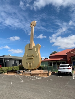 mcnevins tamworth motel