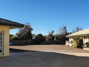 mcnevins tamworth motel