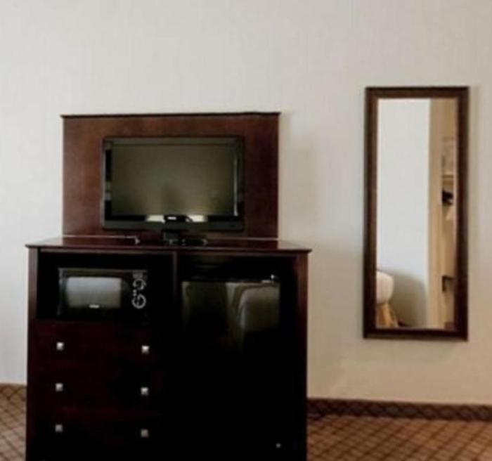 holiday inn express and suites childress by ihg