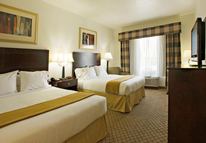 holiday inn express and suites childress by ihg