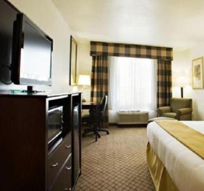 holiday inn express and suites childress by ihg