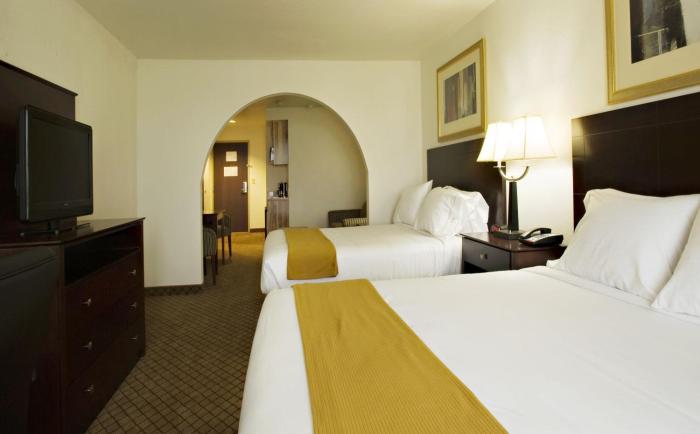 holiday inn express and suites childress by ihg