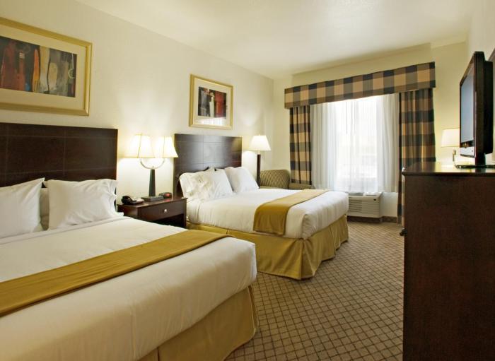 holiday inn express and suites childress by ihg