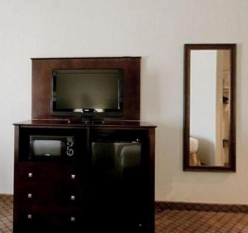 holiday inn express and suites childress by ihg