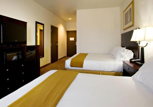 holiday inn express and suites childress by ihg