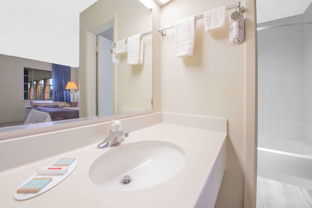 holiday inn express and suites borger by ihg