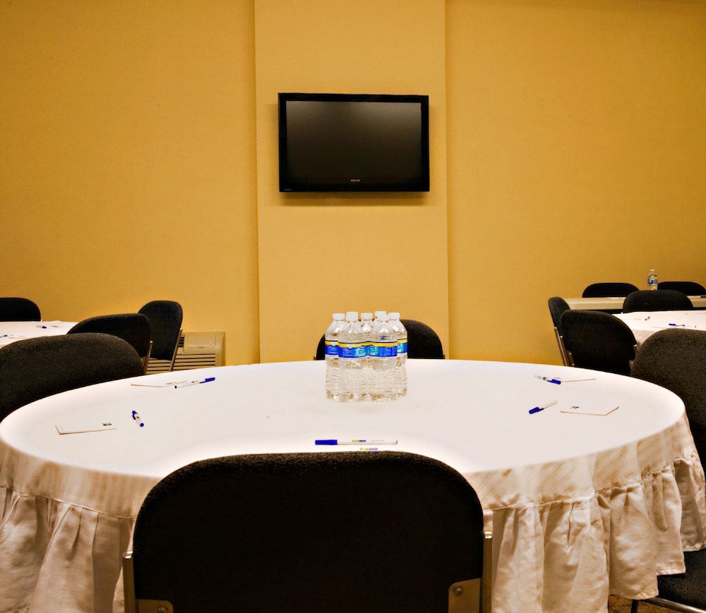 holiday inn express and suites borger by ihg