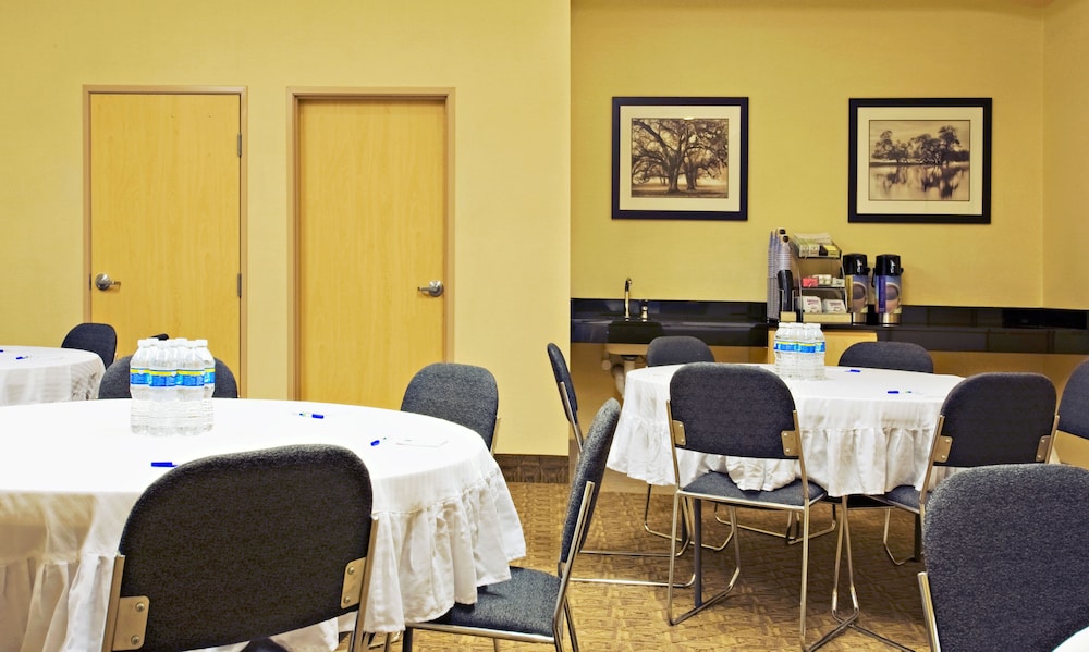 holiday inn express and suites borger by ihg