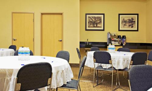holiday inn express and suites borger by ihg