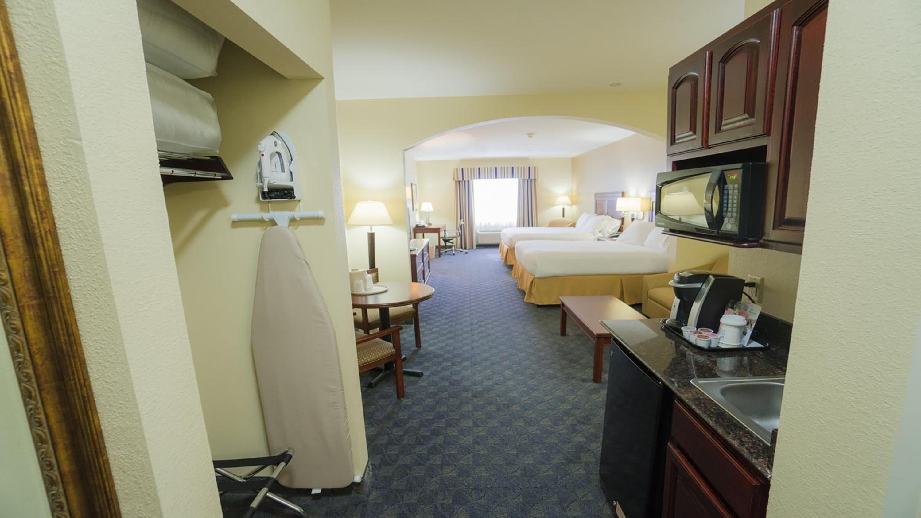holiday inn express and suites pampa by ihg