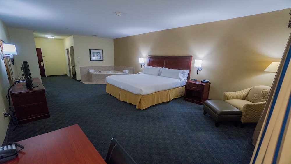 holiday inn express and suites pampa by ihg