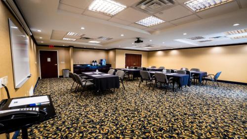 holiday inn express and suites pampa by ihg