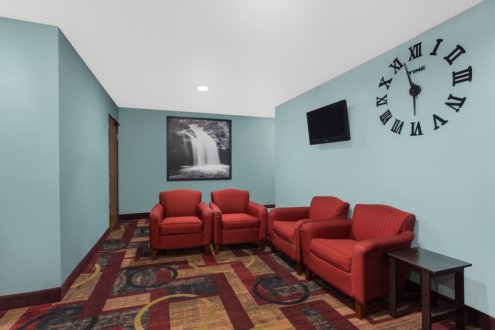 super 8 by wyndham eau claire i 94