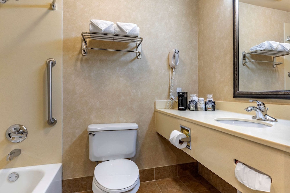 comfort inn and suites russellville i 40