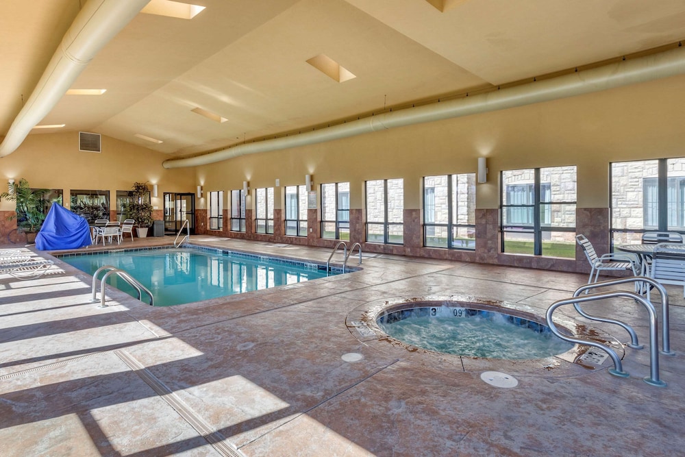 comfort inn and suites russellville i 40