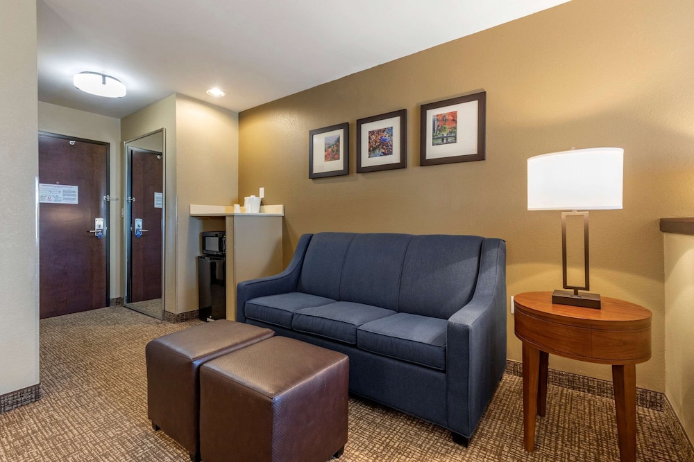 comfort inn and suites russellville i 40