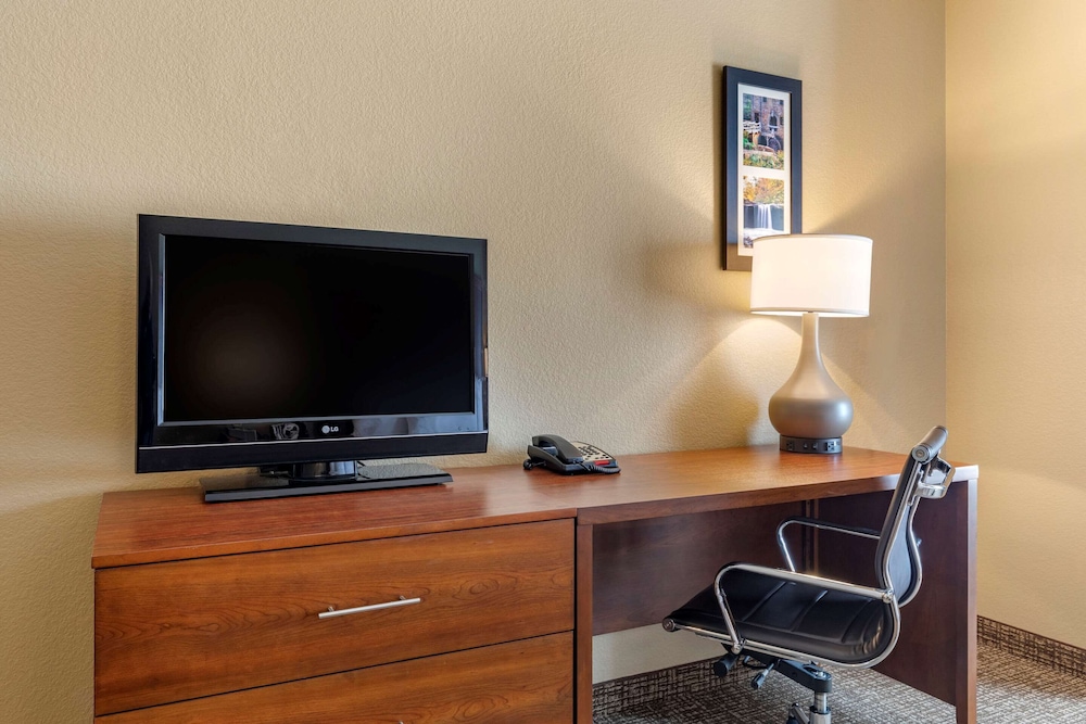 comfort inn and suites russellville i 40
