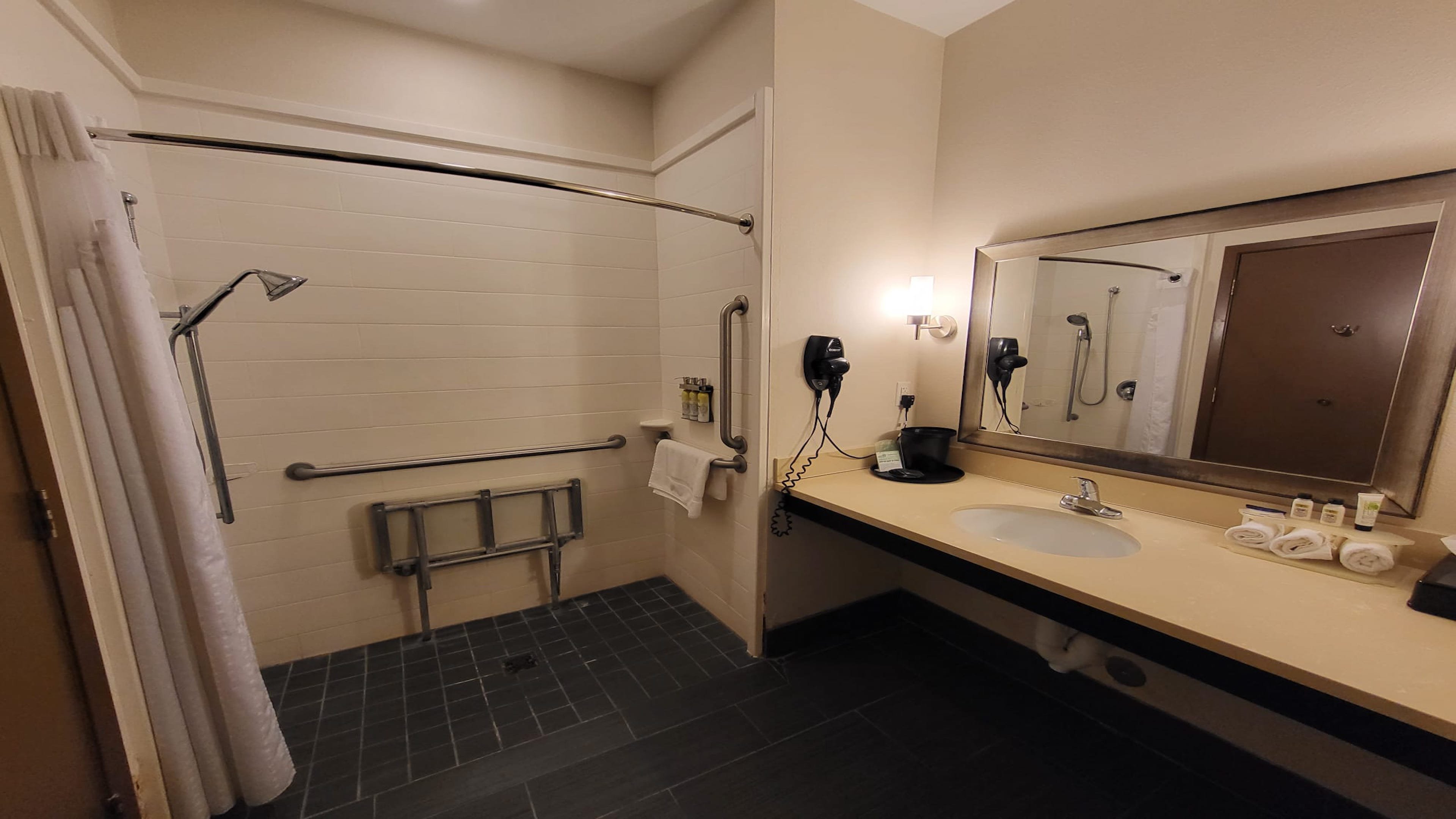 holiday inn express and suites cuero by ihg