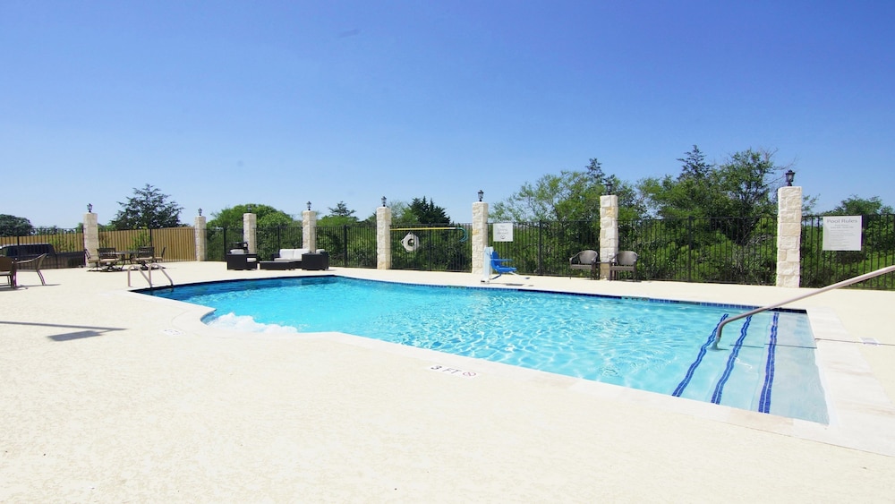 holiday inn express and suites cuero by ihg