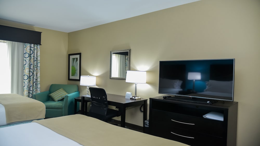 holiday inn express and suites cuero by ihg
