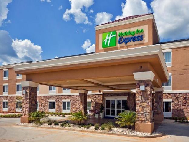 holiday inn express and suites cuero by ihg