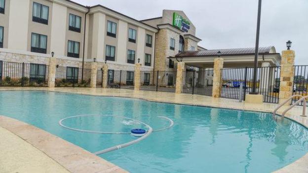 holiday inn express and suites cuero by ihg