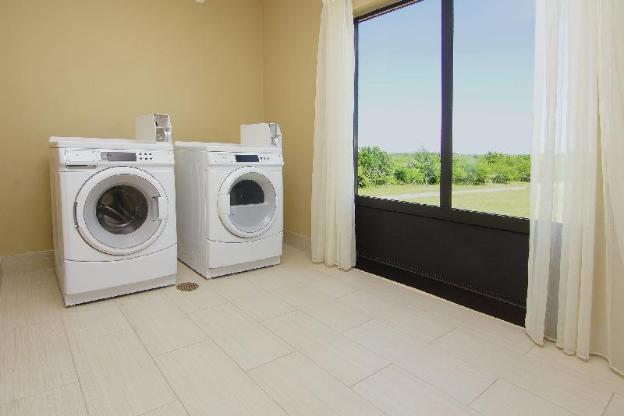 holiday inn express and suites cuero by ihg