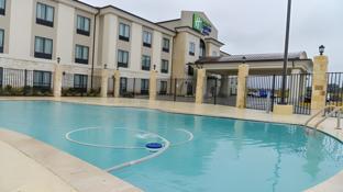 holiday inn express and suites cuero by ihg
