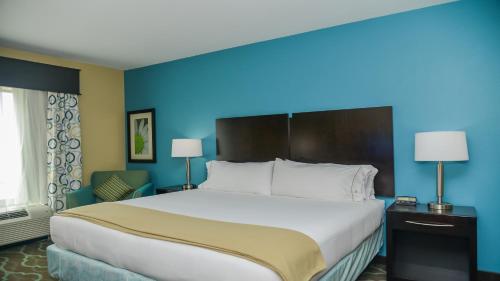 holiday inn express and suites cuero by ihg