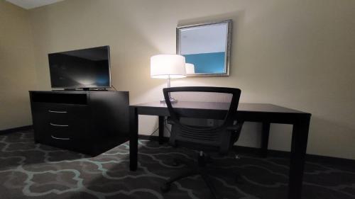holiday inn express and suites cuero by ihg