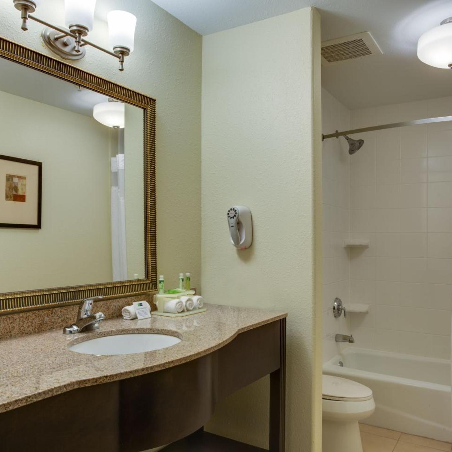 holiday inn express and suites moultrie by ihg