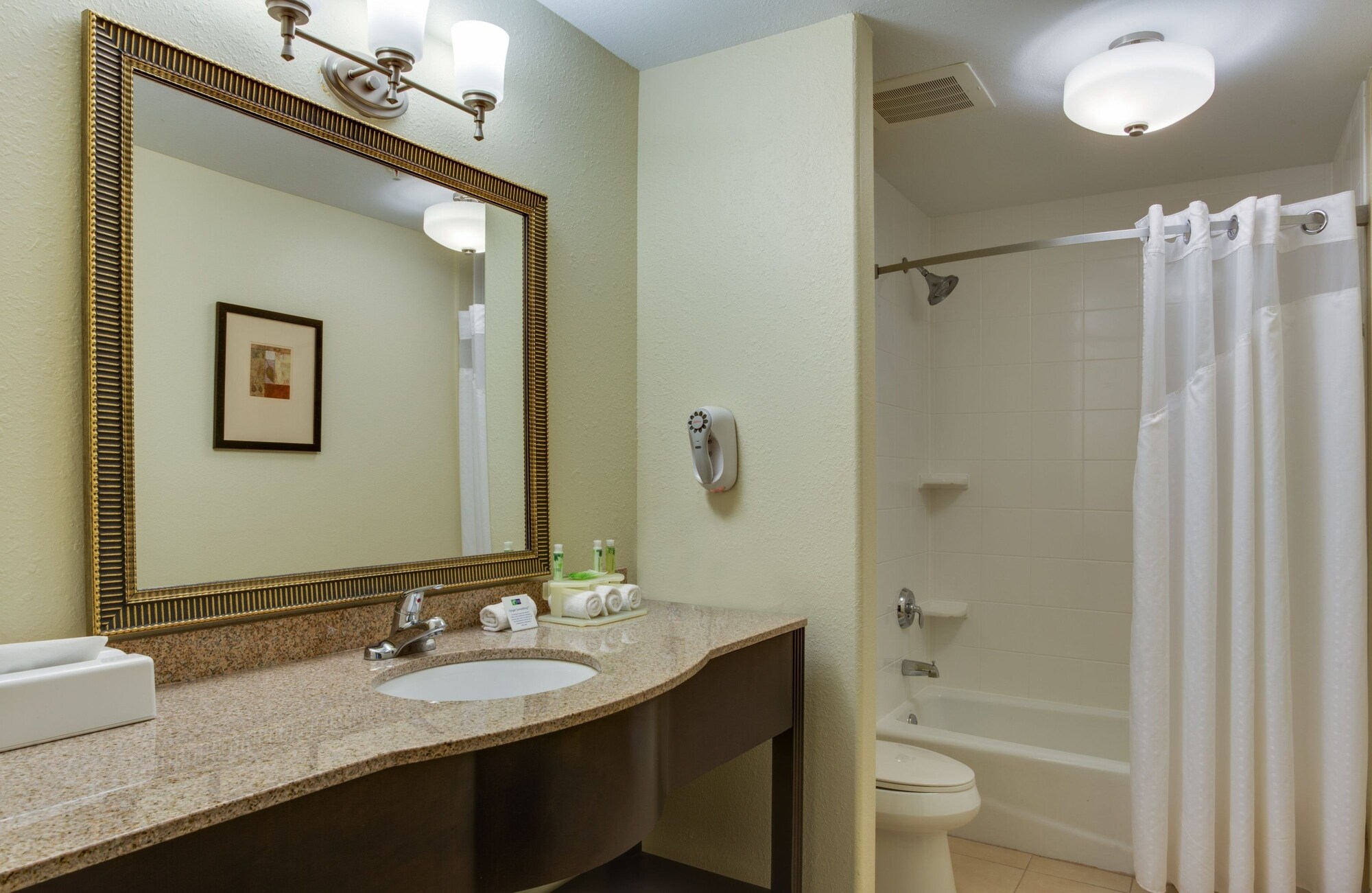 holiday inn express and suites moultrie by ihg