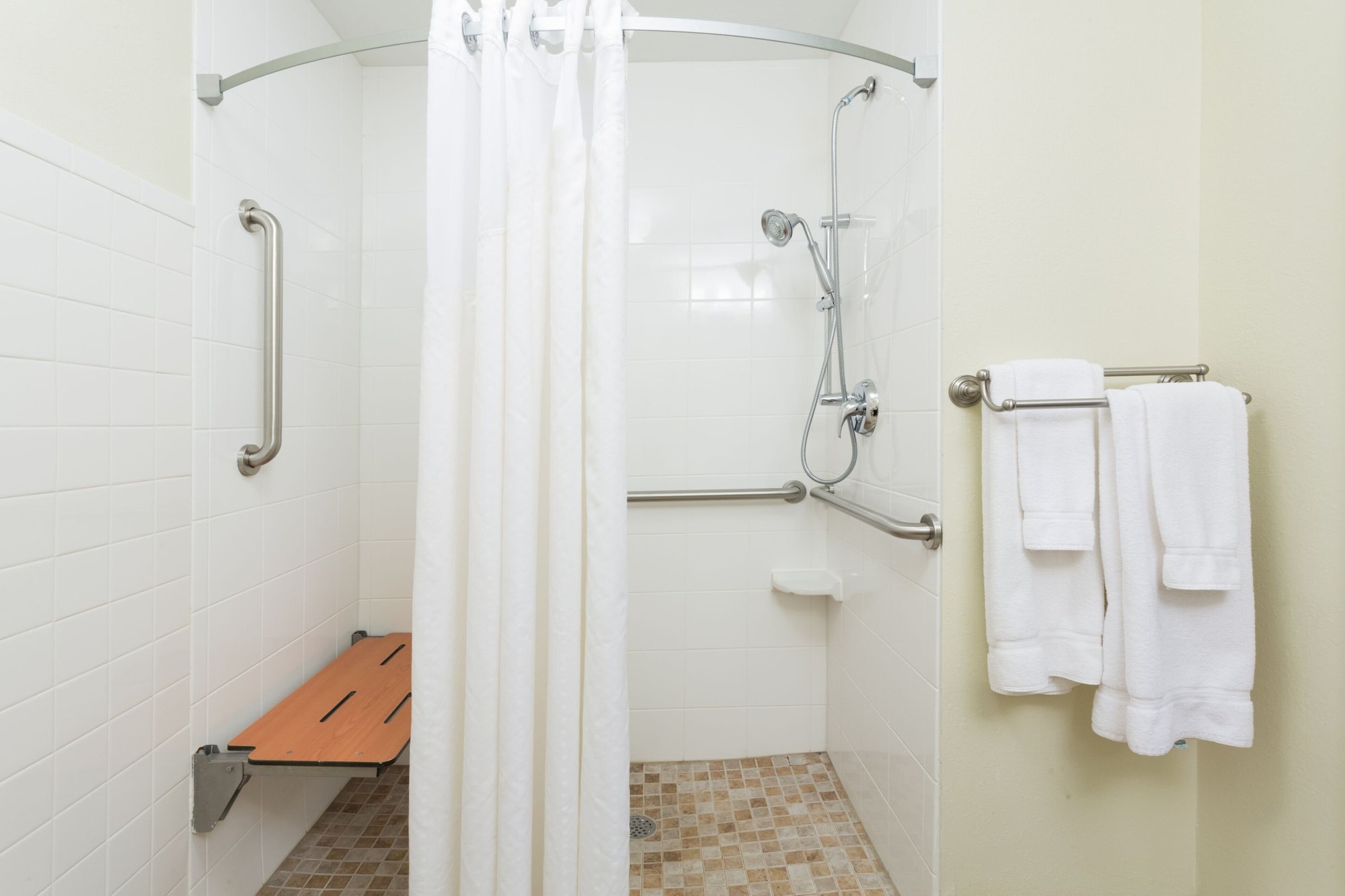 holiday inn express and suites moultrie by ihg