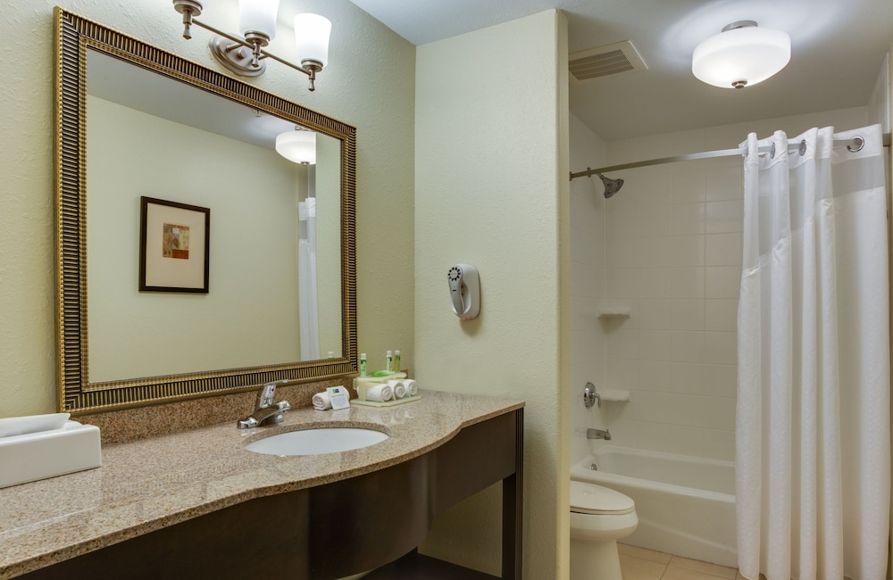 holiday inn express and suites moultrie by ihg