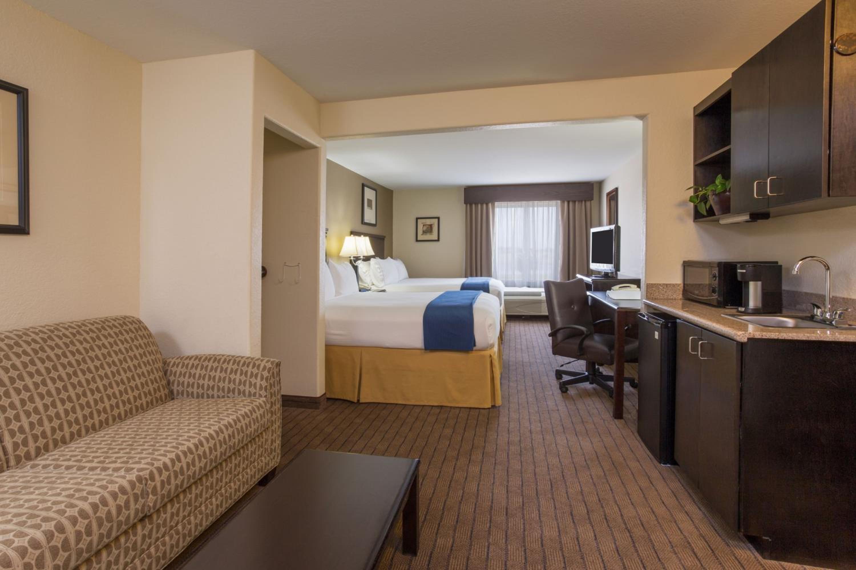 holiday inn express and suites moultrie by ihg