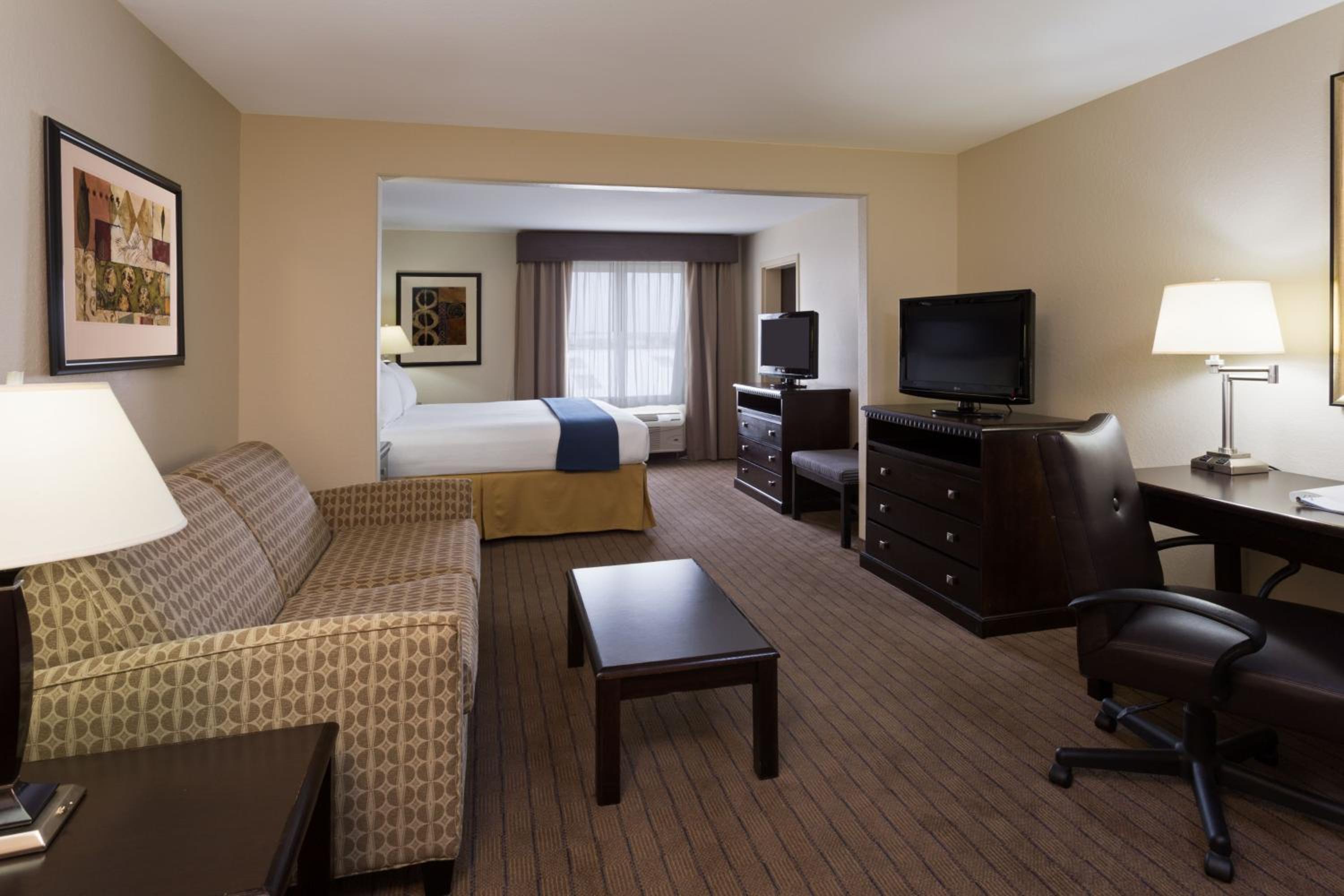 holiday inn express and suites moultrie by ihg