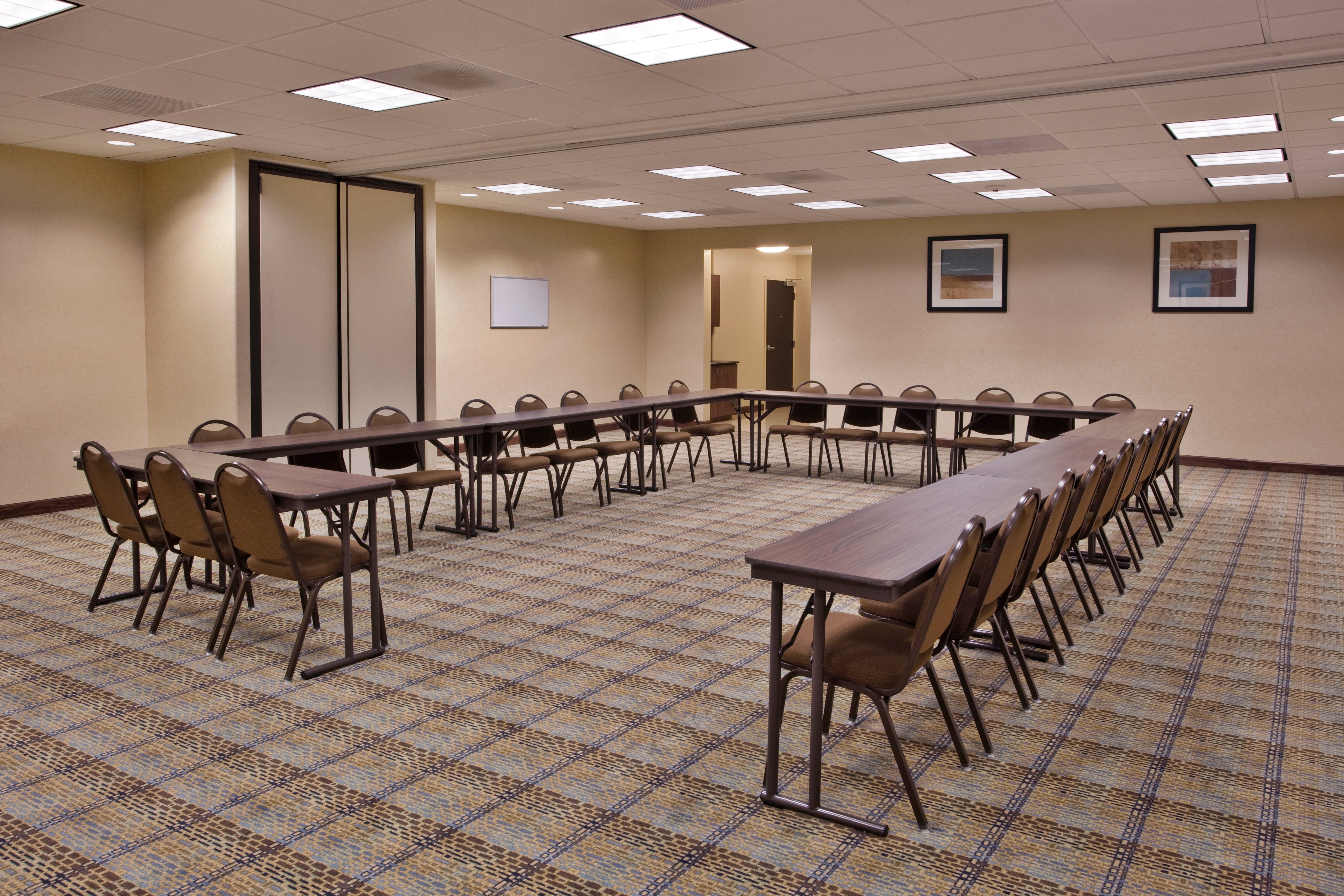 holiday inn express and suites moultrie by ihg